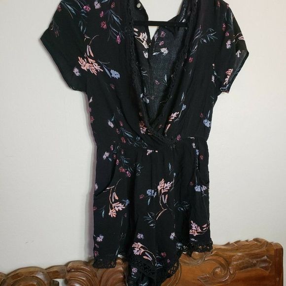 Kendall & Kylie Black With Floral Design Romper - Picture 3 of 9